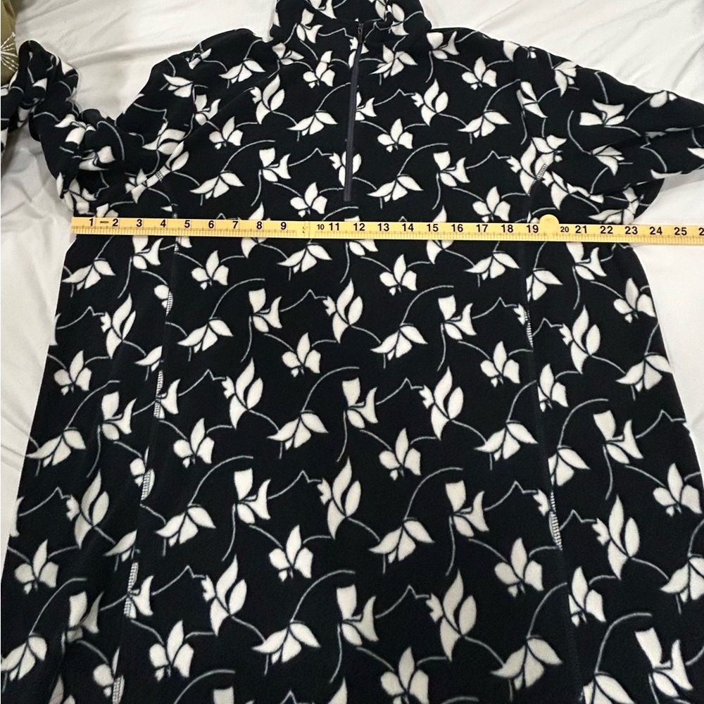 Lands’ End Floral Fleece Pullover XL Black White Quarter Zip Cozy Jacket - Picture 3 of 6